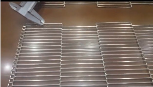Kurven-Ketten-Mesh Conveyor Belt Metal Steel-Draht-Gurt der Drehungs-AISI304 für abkühlende Nahrung